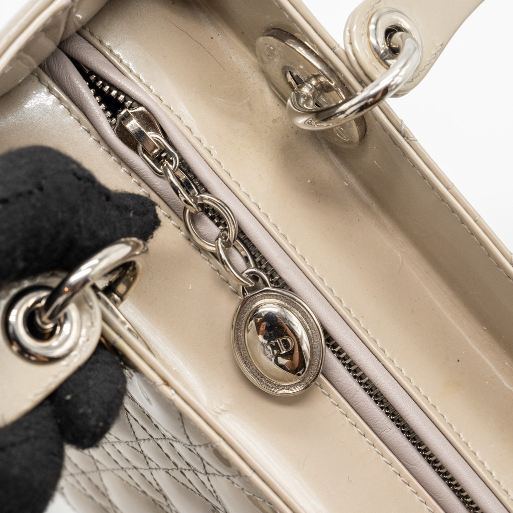 DIOR MEDIUM LADY DIOR PATENT LIGHT GREY SHW