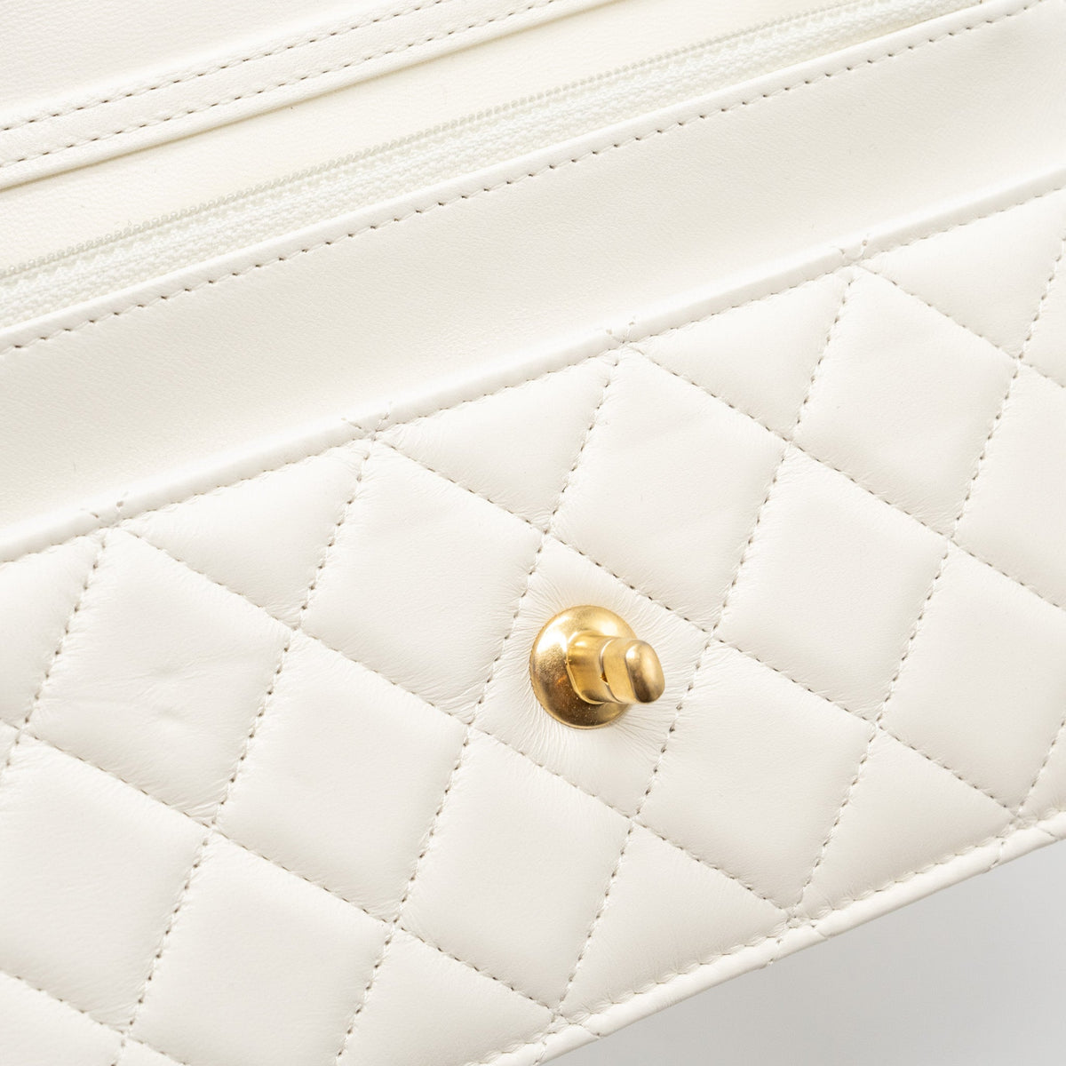 CHANEL PEARL CRUSH WALLET ON CHAIN LAMBSKIN WHITE GHW (MICROCHIP)