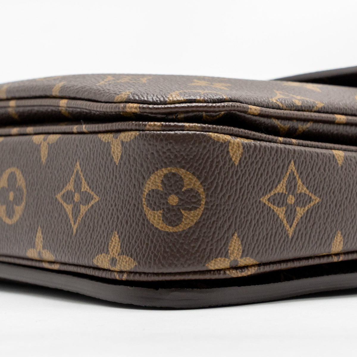 LOUIS VUITTON POCHETTE MÉTIS MONOGRAM CANVAS GHW