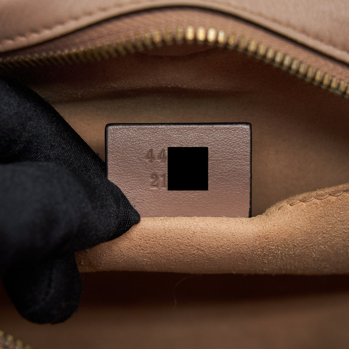 GUCCI GG MARMONT SMALL MATELASSE SHOULDER BAG IN BEIGE