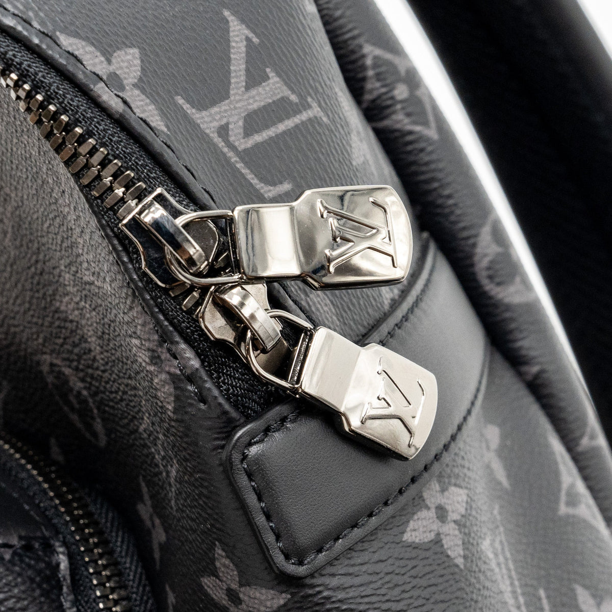 LOUIS VUITTON DISCOVERY BACKPACK PM MONOGRAM CANVAS BLACK SHW