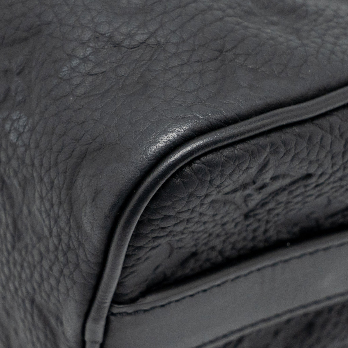 LOUIS VUITTON KEEPALL BANDOULIERE 25 MONOGRAM TAURILLON LEATHER BLACK WITH BLACK HARDWARE