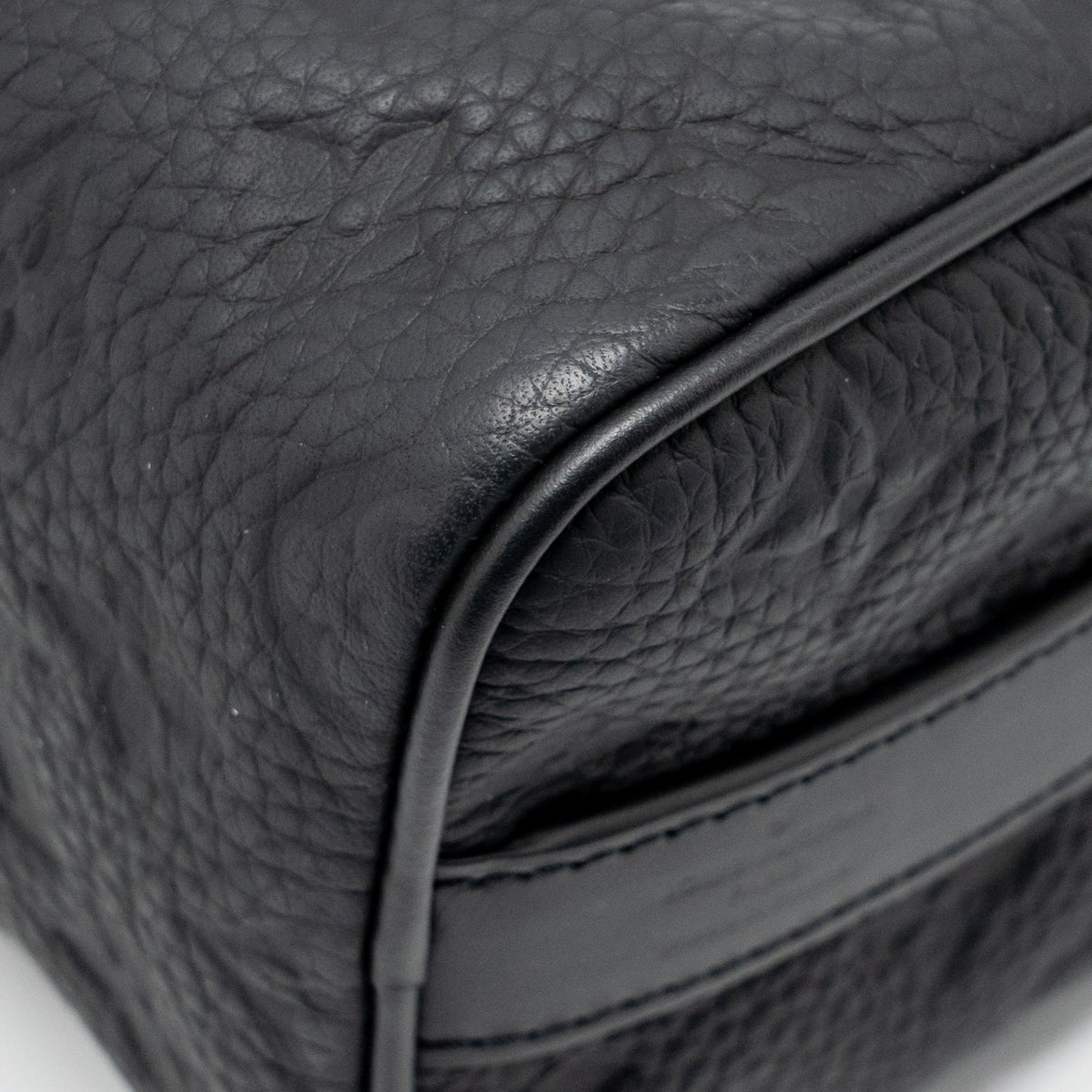 LOUIS VUITTON KEEPALL BANDOULIERE 25 MONOGRAM TAURILLON LEATHER BLACK WITH BLACK HARDWARE