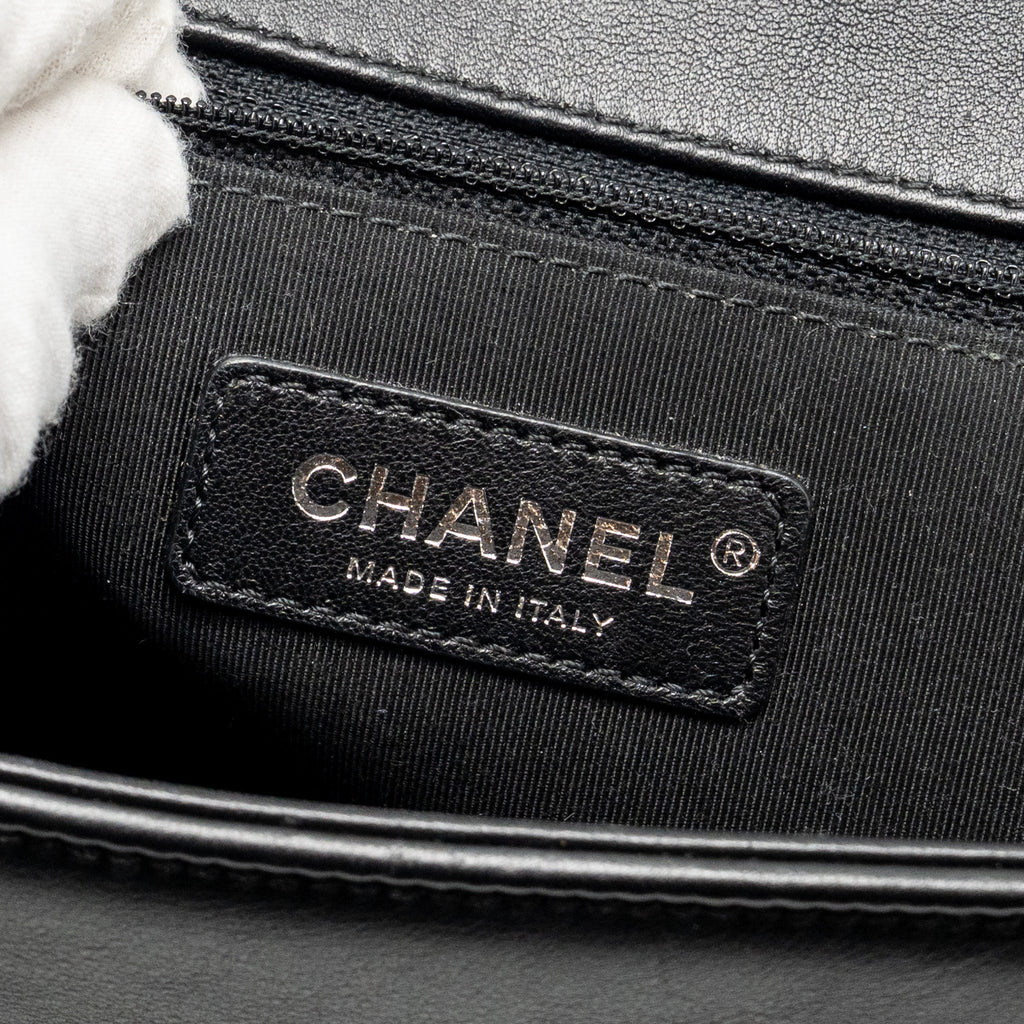 CHANEL NEW MEDIUM BOY BAG CALFSKIN BLACK RUTHENIUM HARDWARE