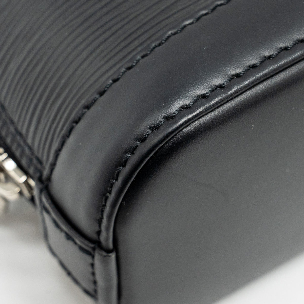 LOUIS VUITTON ALMA NANO EPI BLACK SHW