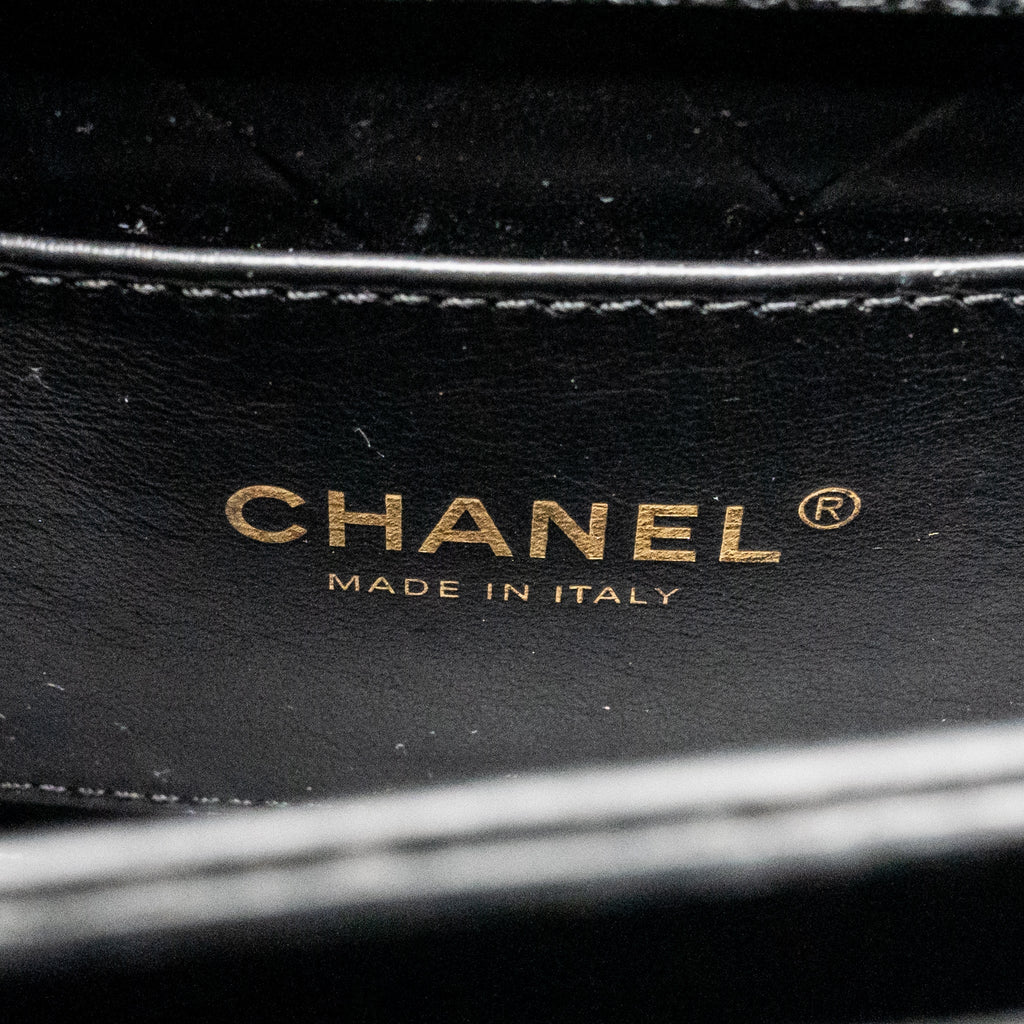 Chanel 22B Round Messenger Bag Grained Calfskin Black GHW (Microchip)
