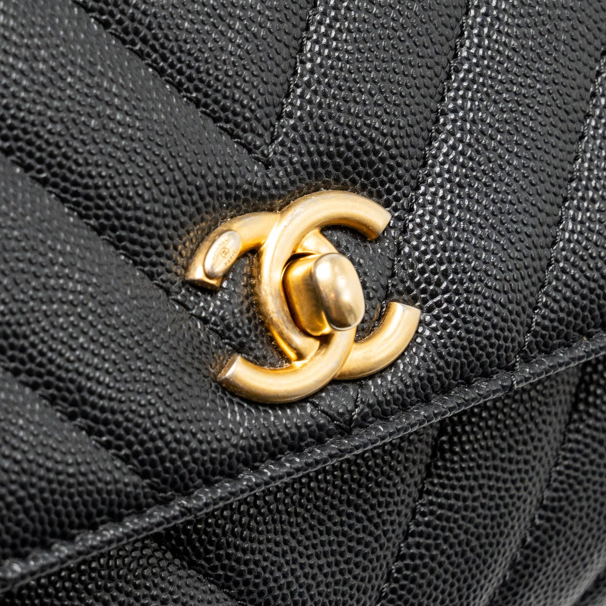 CHANEL SMALL COCO HANDLE WITH LIZARD EMBOSSED HANDLE CHEVRON CAVIAR BLACK GHW