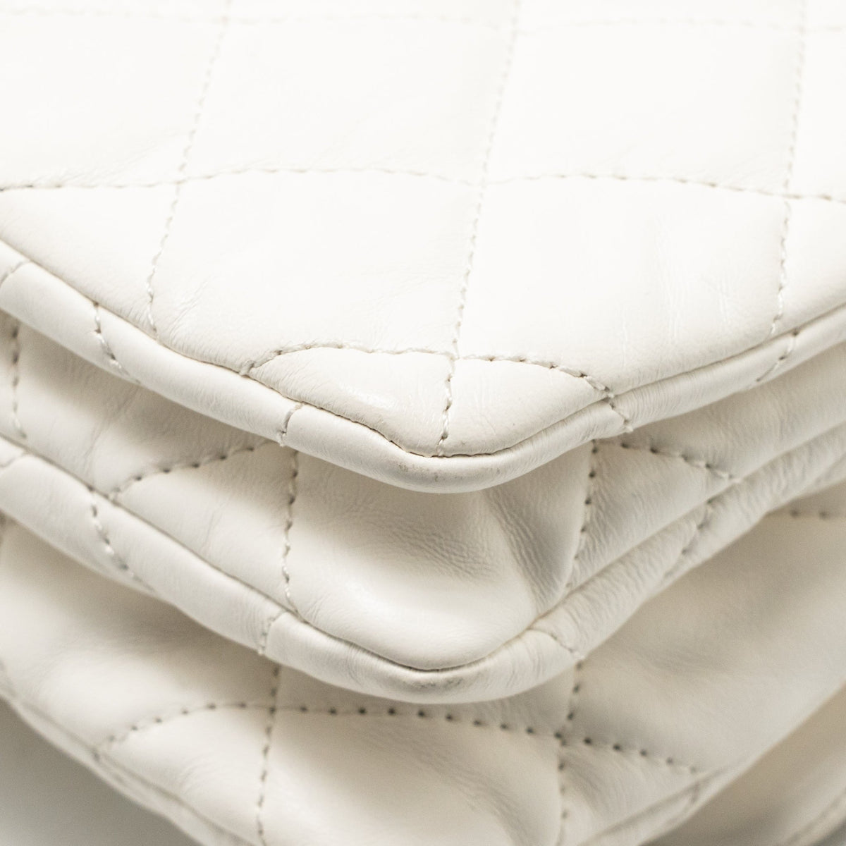 Chanel 23B GOLD PILLAR ADJUSTMENT CHAIN FLAP BAG Lambskin White GHW (Micorchip)