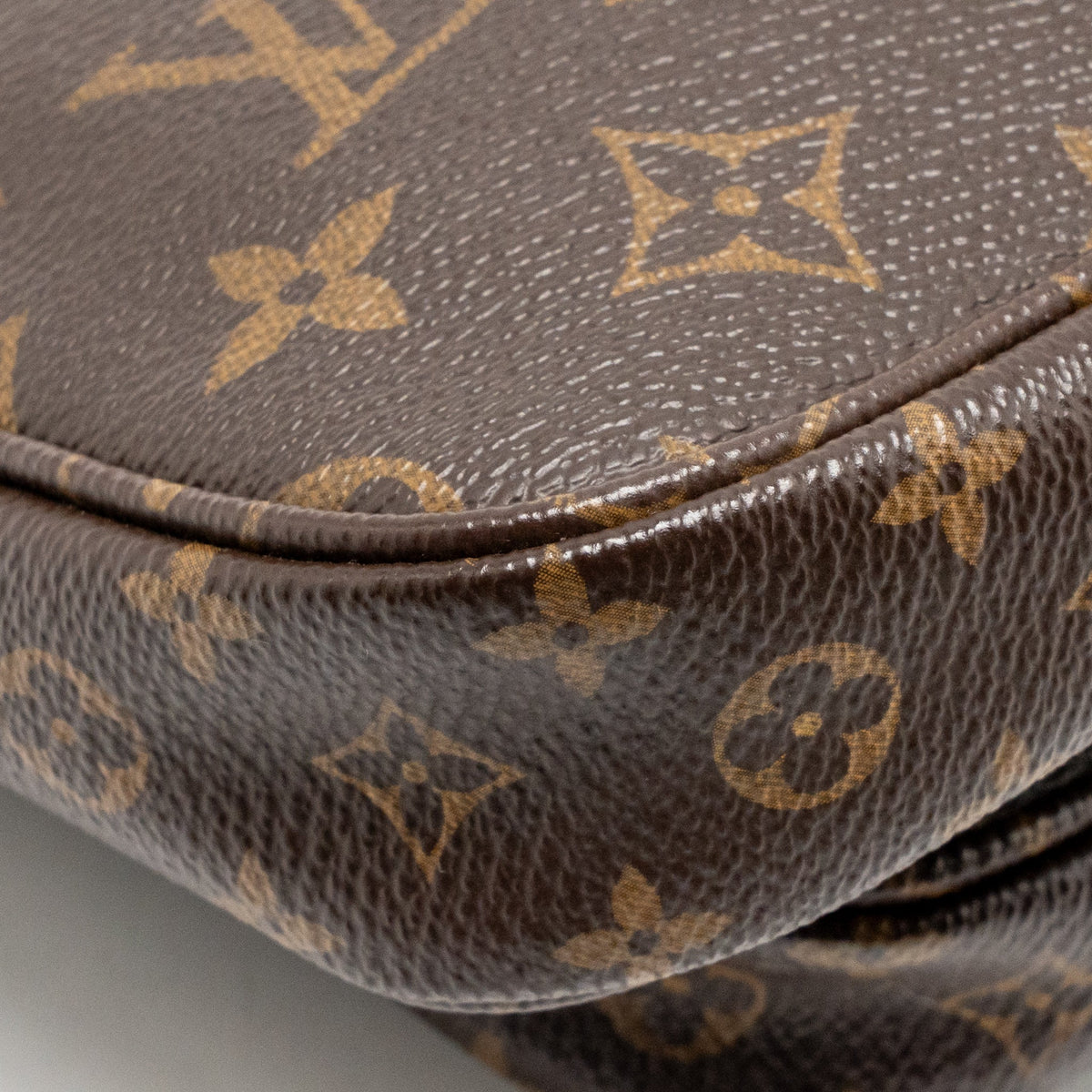 Louis Vuitton Multi Pochette Accessoires Monogram Canvas/Leather Khaki GHW
