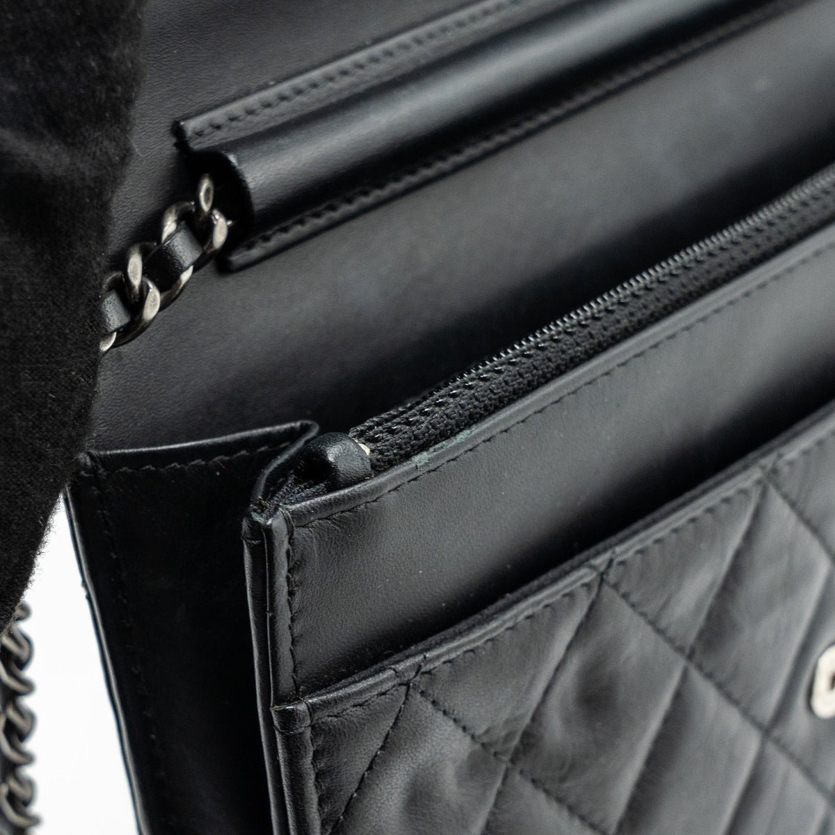 CHANEL 2.55 REISSUE LUCKY CHARMS WALLET ON CHAIN AGED CALFSKIN BLACK RUTHENIUM HARDWARE