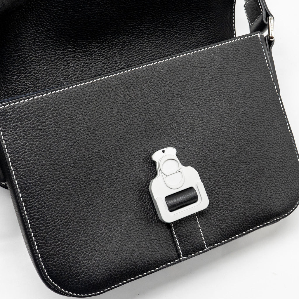 DIOR MEDIUM SADDLE FLAP MESSENGER BAG GRAINED CALFSKIN BLACK GHW