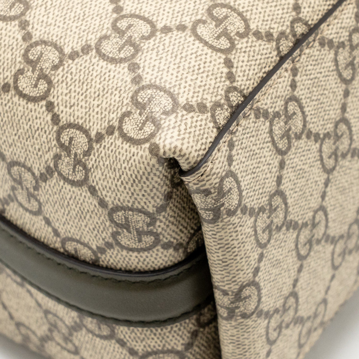Gucci Small GG Emblem Bucket Bag GG Supreme Canvas/Leather Beige/Khaki LGHW