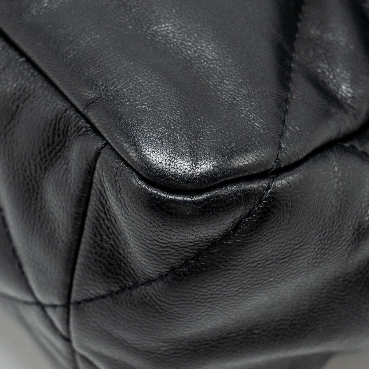 CHANEL LARGE 19 BAG GOATSKIN BLACK MULTICOLOUR HARDWARE