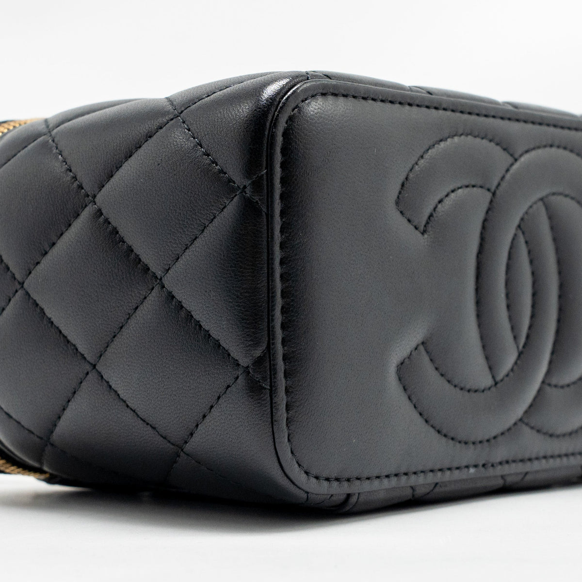 CHANEL LONG VANITY WITH COCO CHARM CHAIN LAMBSKIN BLACK GHW (MICROCHIP)