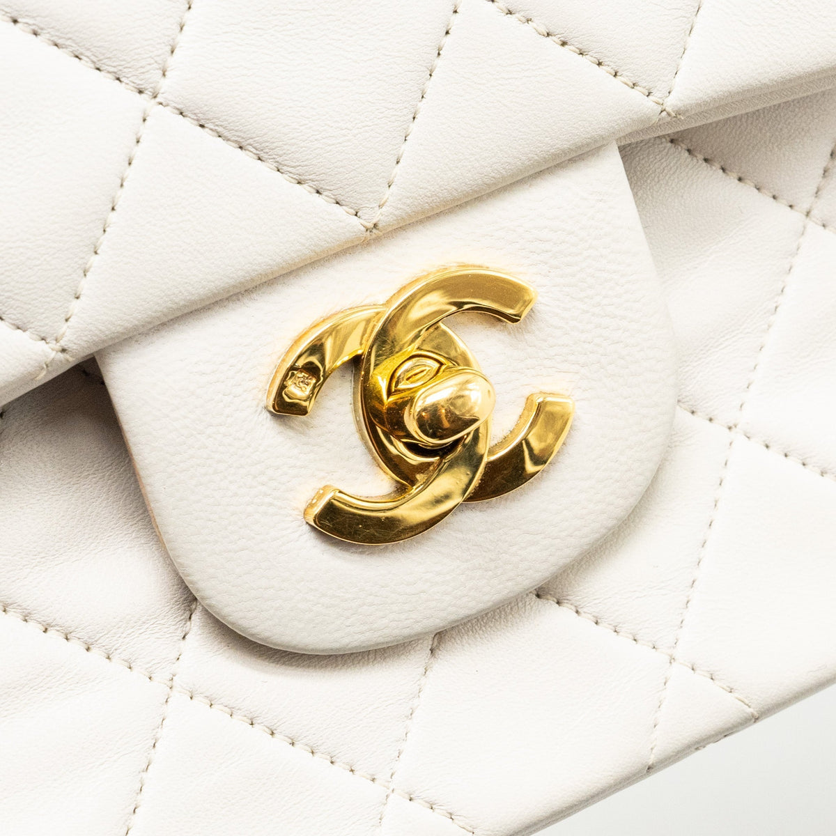 CHANEL VINTAGE MEDIUM CLASSIC DOUBLE FLAP BAG LAMBSKIN WHITE GHW