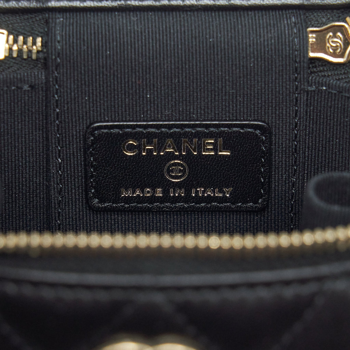 CHANEL 22P TOP HANDLE MINI VANITY WITH CHAIN WITH MIRROR INSIDE LAMBSKIN BLACK LGHW