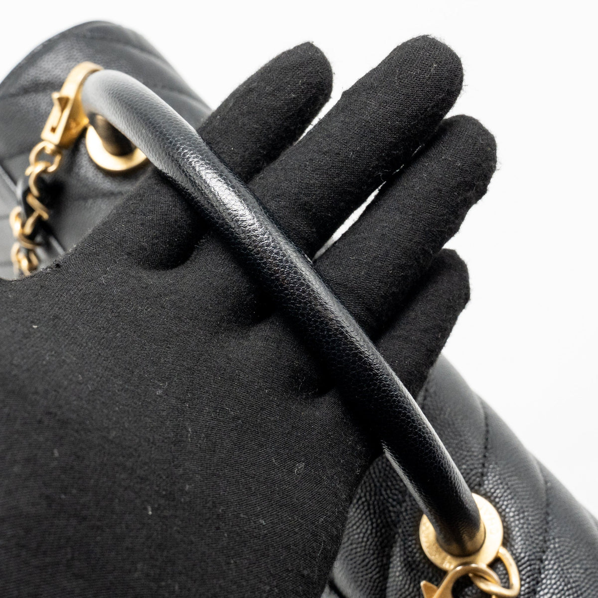 CHANEL MEDIUM CHEVRON COCO HANDLE CAVIAR BLACK GHW