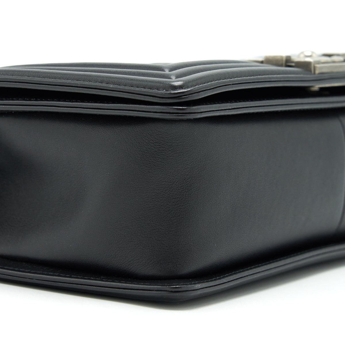 CHANEL MEDIUM BOY CALFSKIN BLACK RUTHENIUM HARDWARE