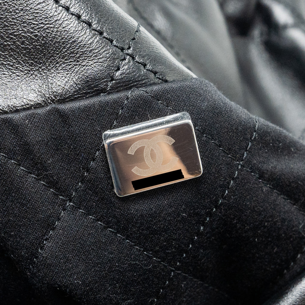 CHANEL MEDIUM 22 BAG CALFSKIN BLACK SHW (MICROCHIP)
