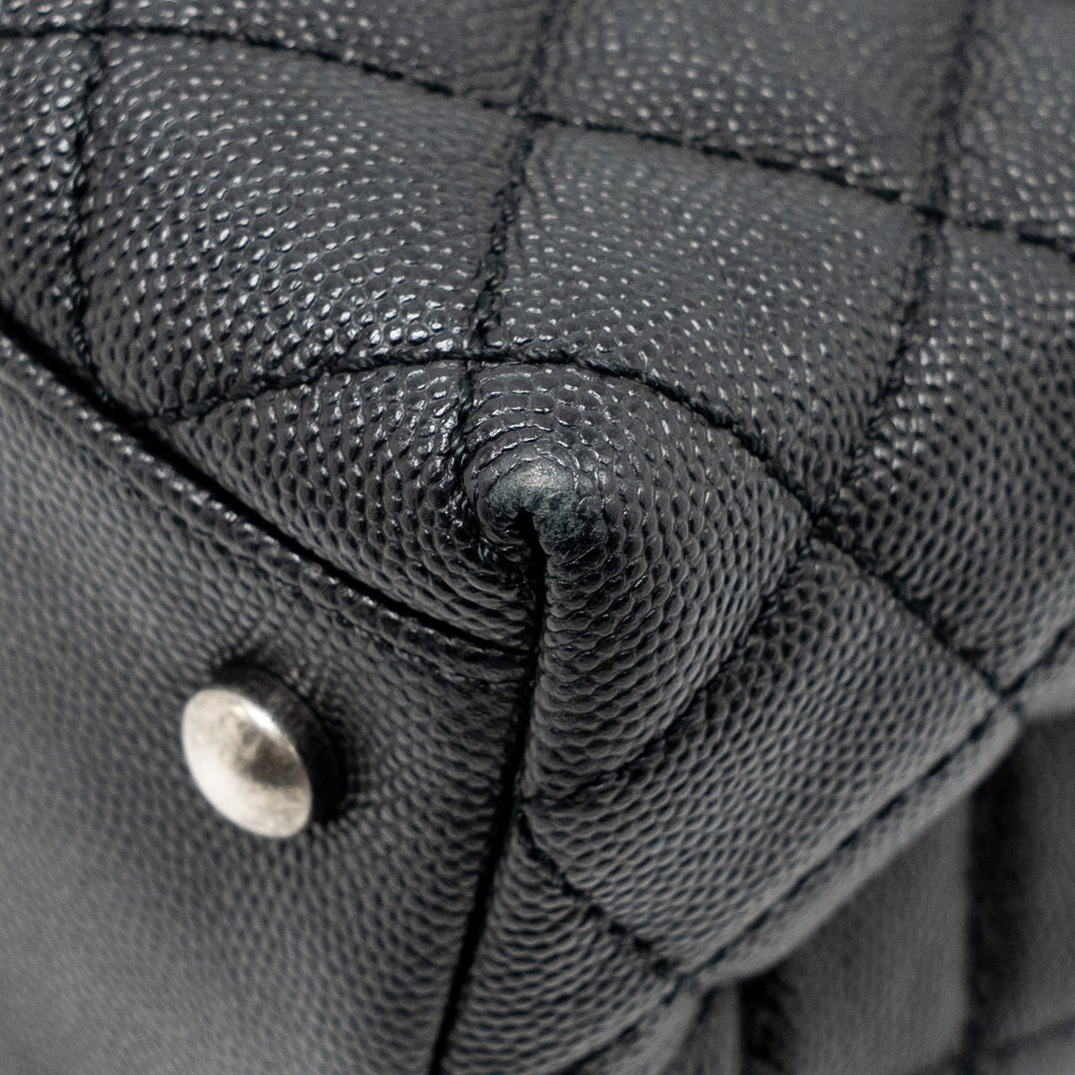 CHANEL MEDIUM COCO HANDLE FLAP BAG LIZARD EMBOSSED HANDLE CAVIAR BLACK RUTHENIUM HARDWARE