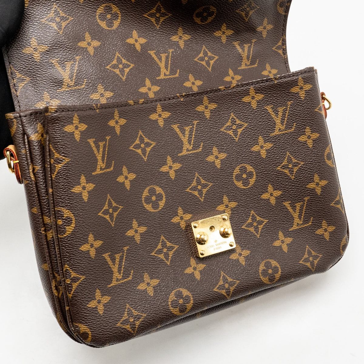 Louis Vuitton Pochette Metis Monogram Canvas/Leather GHW