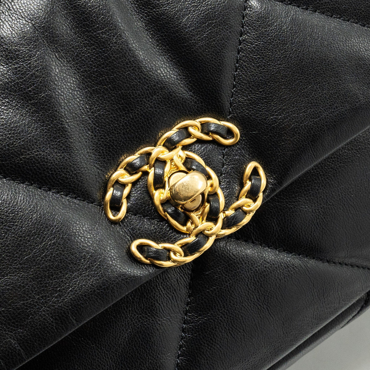 CHANEL SMALL 19 BAG GOATSKIN BLACK MULTICOLOUR HARDWARE
