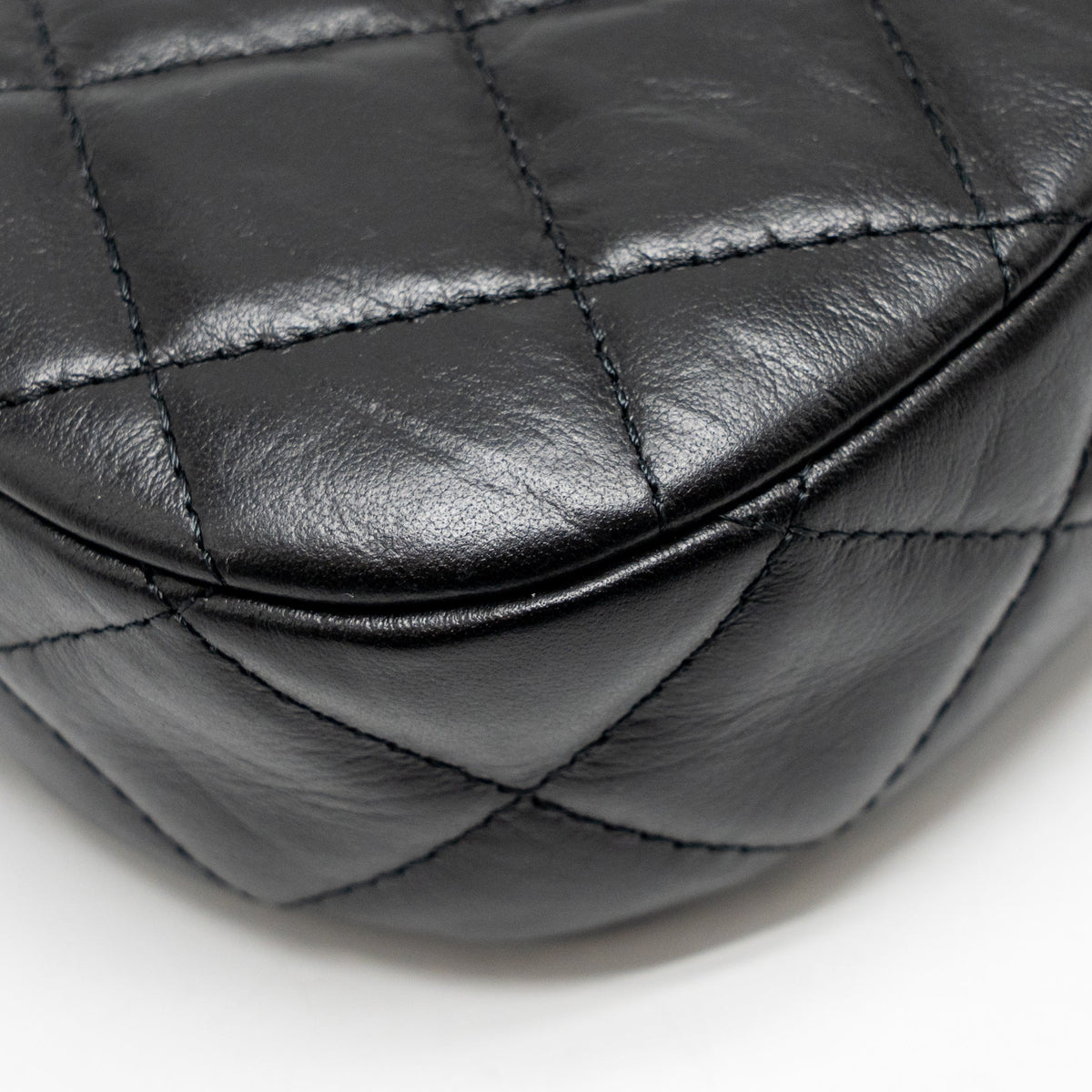 CHANEL 23K SMALL 19 HOBO SHOULDER BAG CALFSKIN BLACK GHW (MICROCHIP)