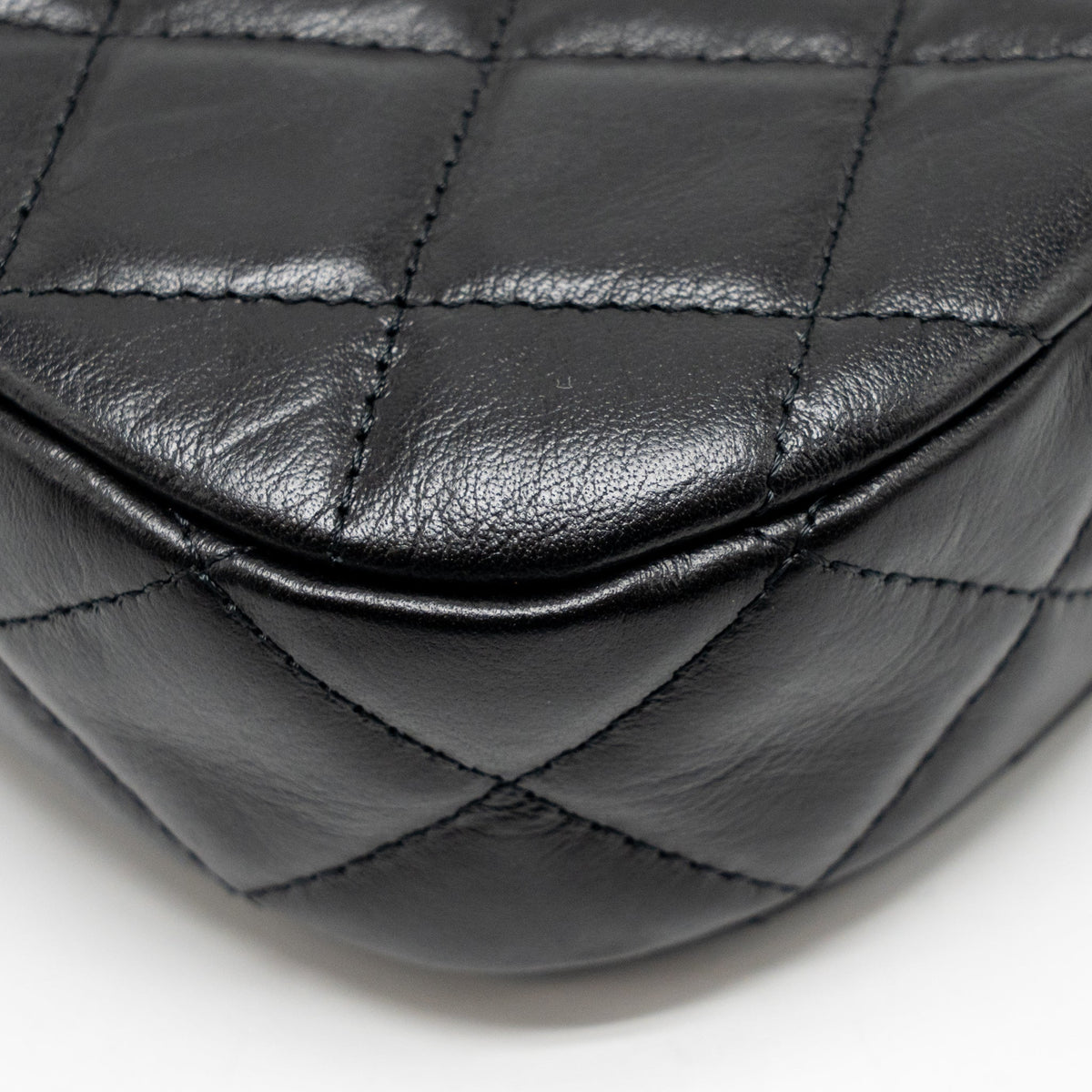 CHANEL 23K SMALL 19 HOBO SHOULDER BAG CALFSKIN BLACK GHW (MICROCHIP)