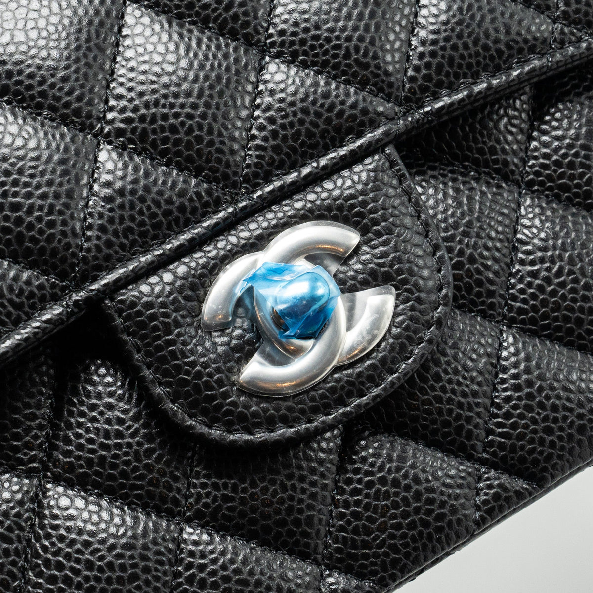 CHANEL SMALL CLASSIC DOUBLE FLAP BAG CAVIAR BLACK SHW (MICROCHIP)