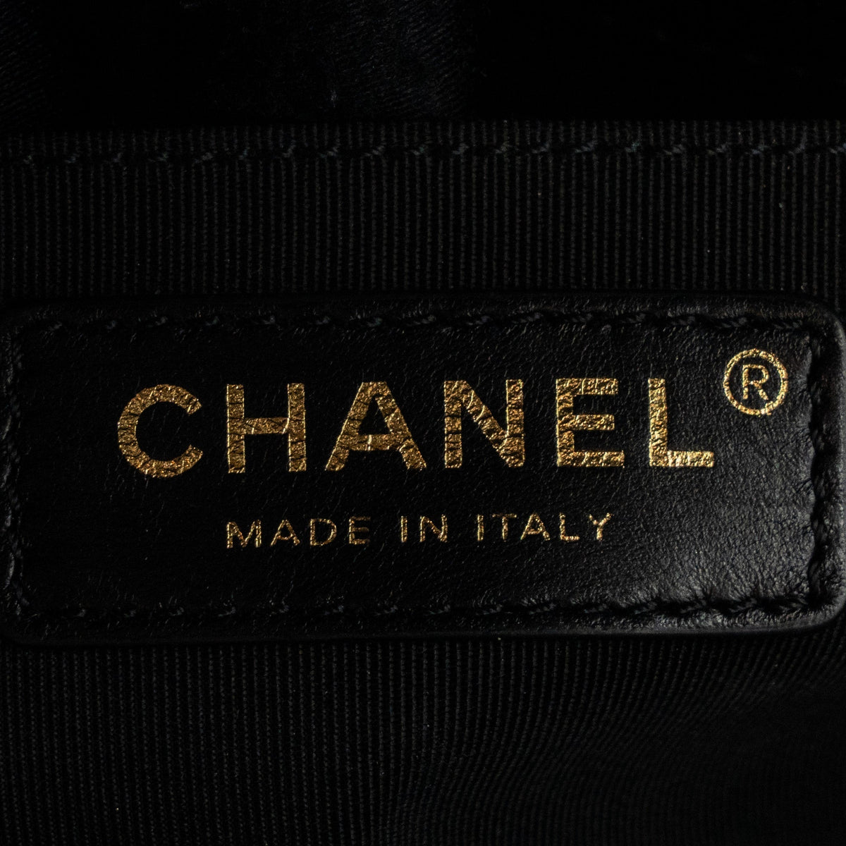 CHANEL MEDIUM BOY BAG CAVIAR BLACK BRUSHED GHW (MICROCHIP )