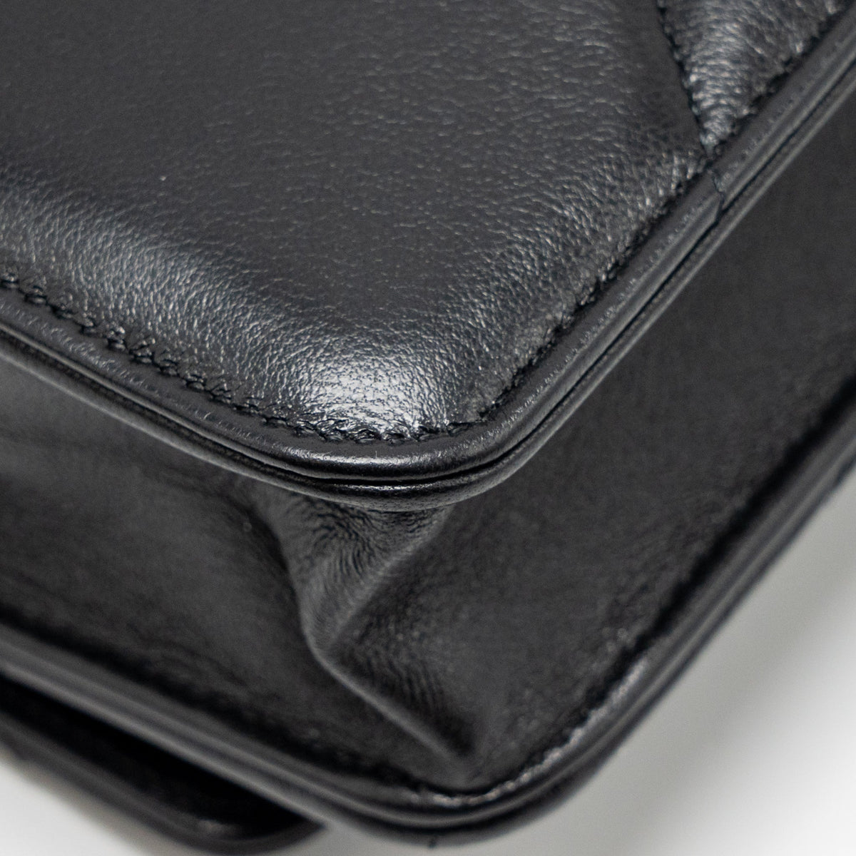CHANEL 19 WALLET ON CHAIN LAMBSKIN BLACK MULTICOLOUR HARDWARE