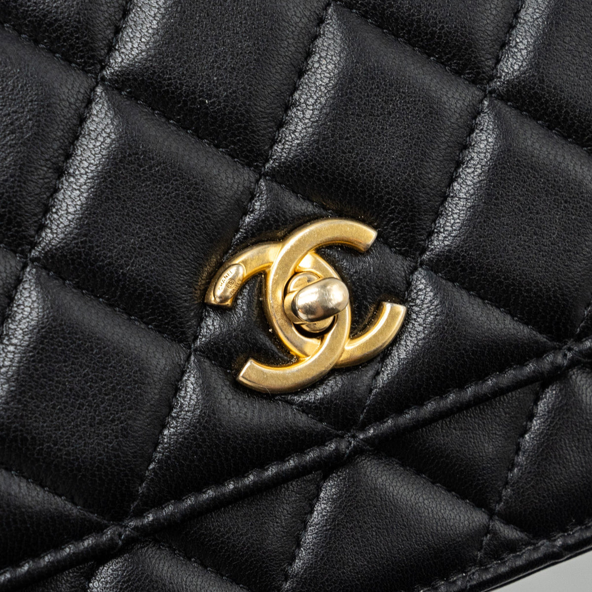 CHANEL PEARL CRUSH WALLET ON CHAIN LAMBSKIN BLACK GHW(MICROCHIP)