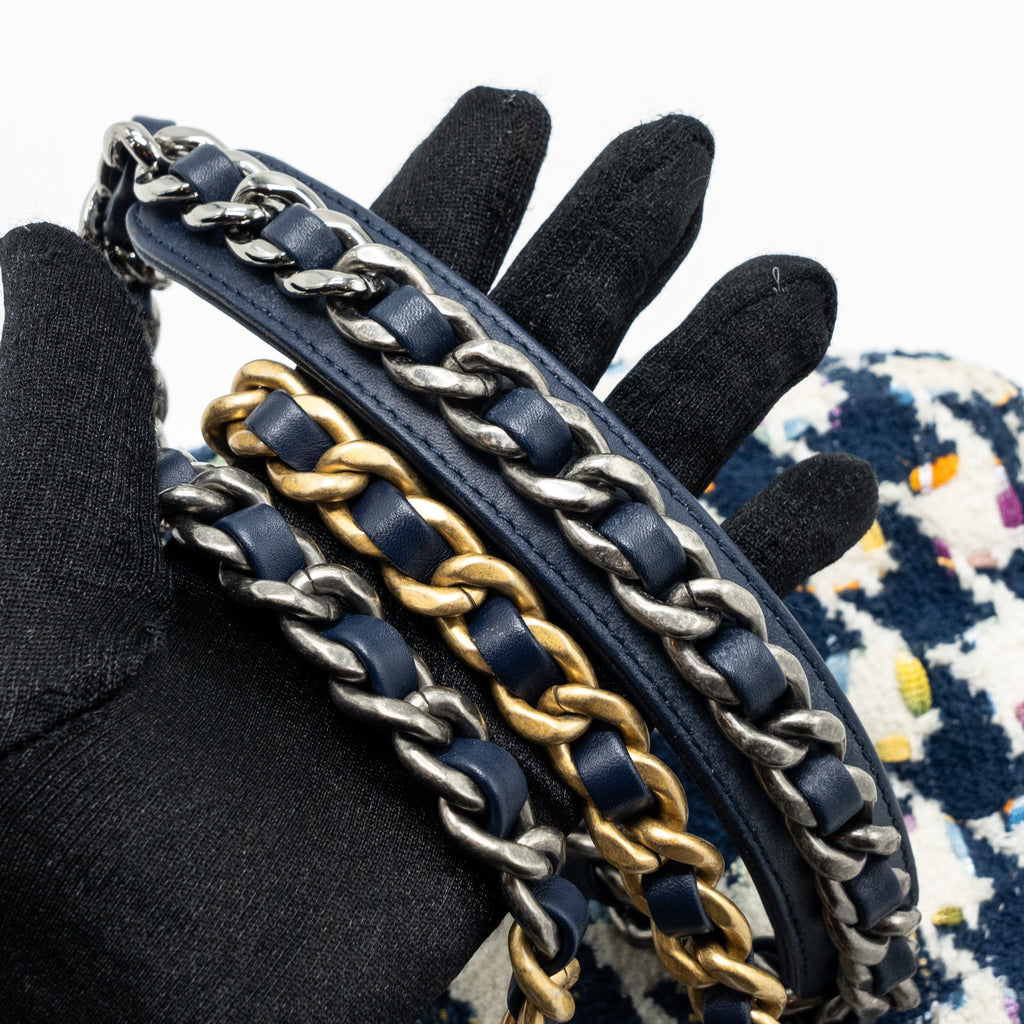 CHANEL SMALL 19 BAG FABRIC MULTICOLOUR BLUE / WHITE MULTICOLOUR HARDWARE