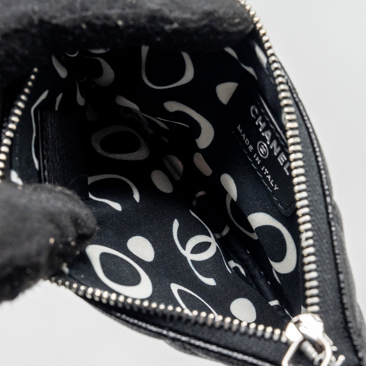 CHANEL COCO CHANEL ON CC LOGO MINI OCASE ZIP POUCH CAVIAR BLACK SHW (MICROCHIP)