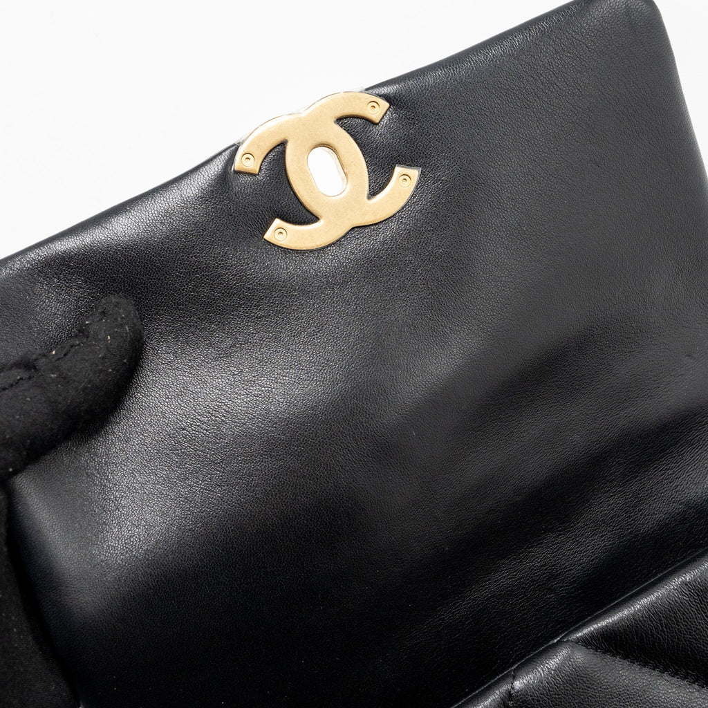 CHANEL SMALL 19 BAG LAMBSKIN BLACK MULTICOLOUR HARDWARE (MICROCHIP)