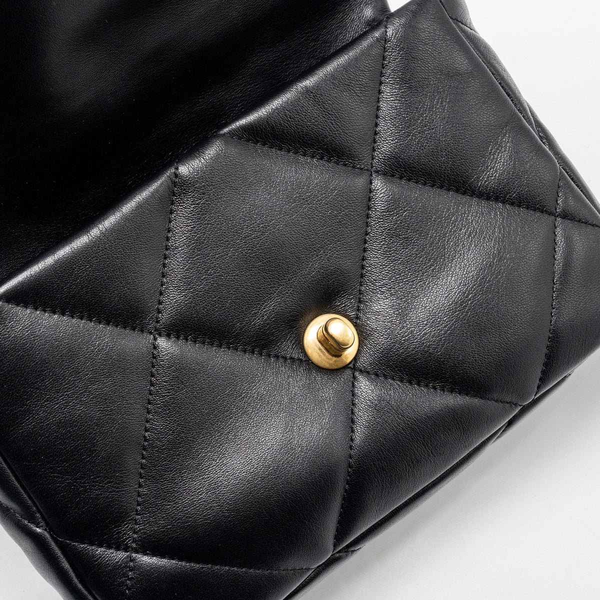 CHANEL SMALL 19 BAG LAMBSKIN BLACK MULTICOLOUR HARDWARE (MICROCHIP)