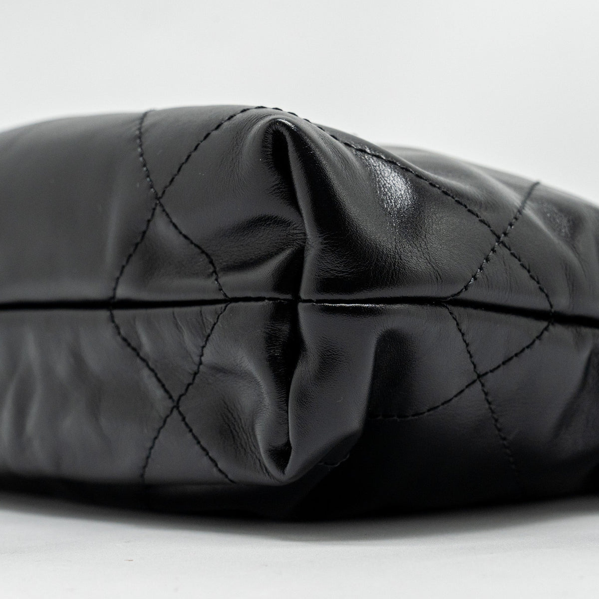 CHANEL MINI 22 BAG CALFSKIN SO BLACK (MICROCHIP)