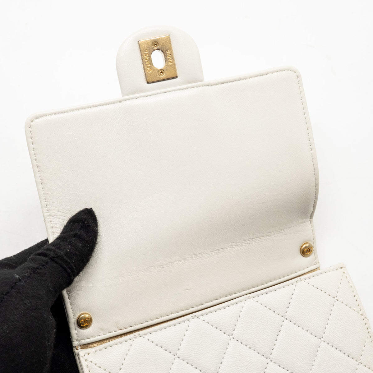 Chanel Pearl quilted flap bag lambskin white GHW