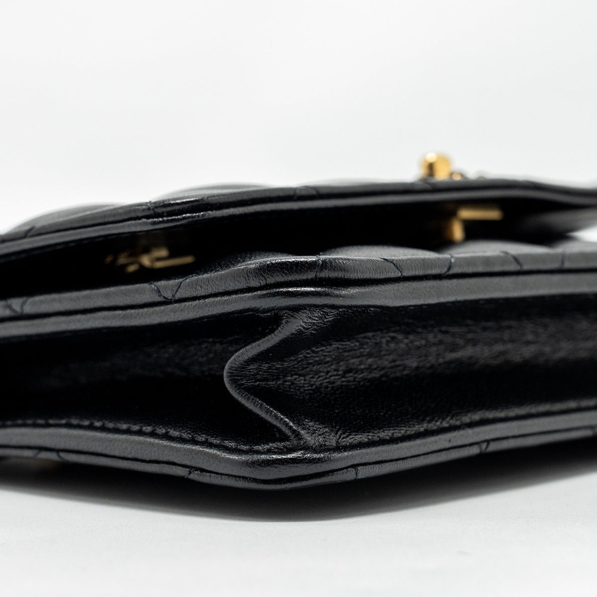 CHANEL LETTER LOGO TOP HANDLE WALLET ON CHAIN LAMBSKIN BLACK GHW (MICROCHIP)