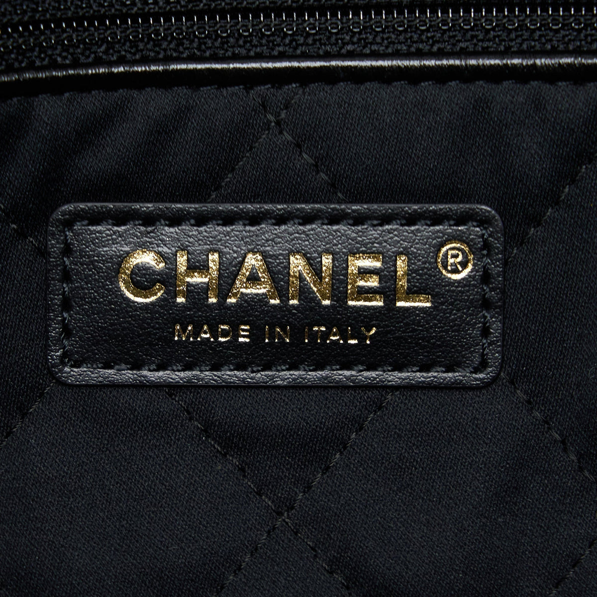 CHANEL 22 BAG MEDIUM SHINY CALFSKIN BLACK IN GOLD LETTER GHW (MICROCHIP)