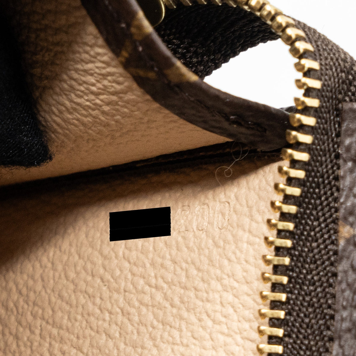 LOUIS VUITTON TOILETRY POUCH 19 MONOGRAM CANVAS GHW