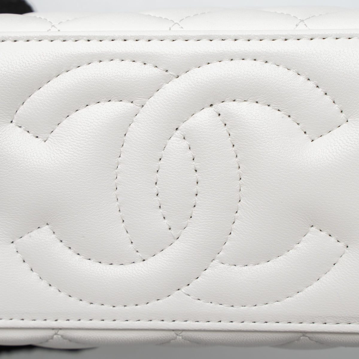 CHANEL PEARL CRUSH LONG VANITY WITH CHAIN LAMBSKIN WHITE BRUSHED GHW (MICROCHIP)