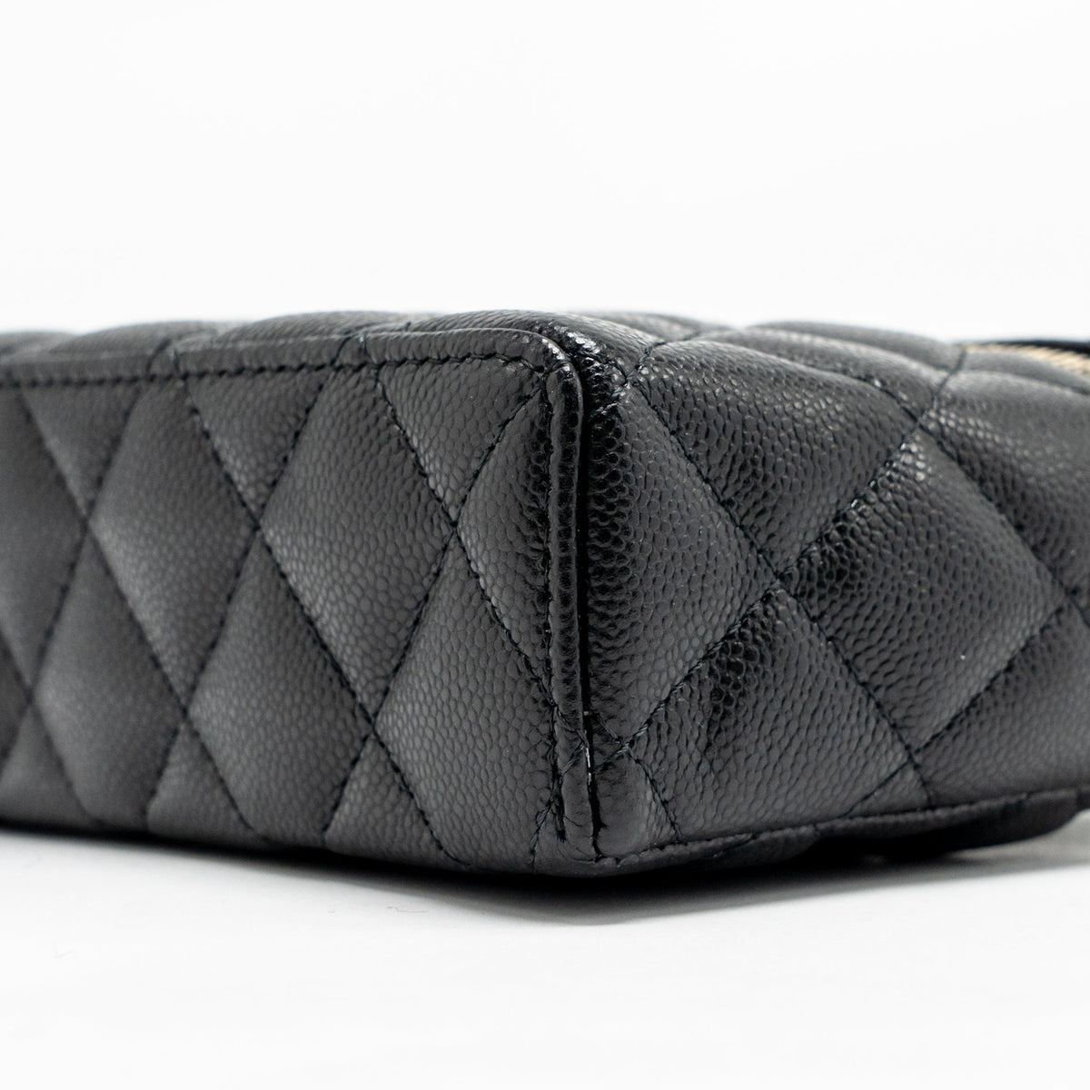 CHANEL 25P CC TOP HANDLE VANITY WITH CHAIN CAVIAR BLACK LGHW (MICROCHIP)