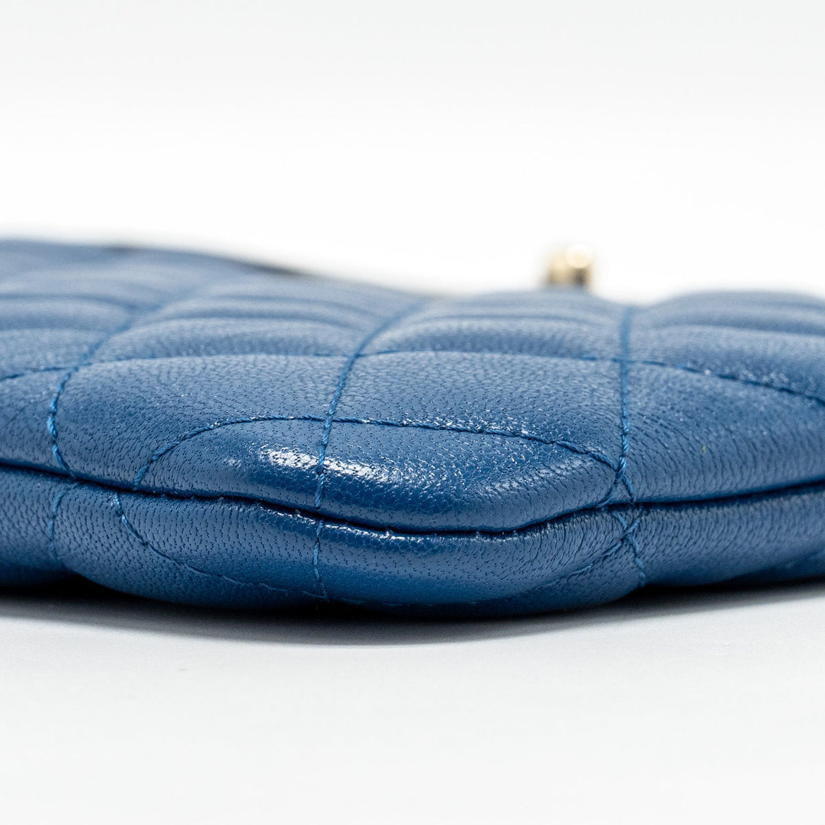 CHANEL CC LOGO QUILTED ZIP POUCH / CLUTCH SHINY SHEEPSKIN BLACK/ BLUE GHW