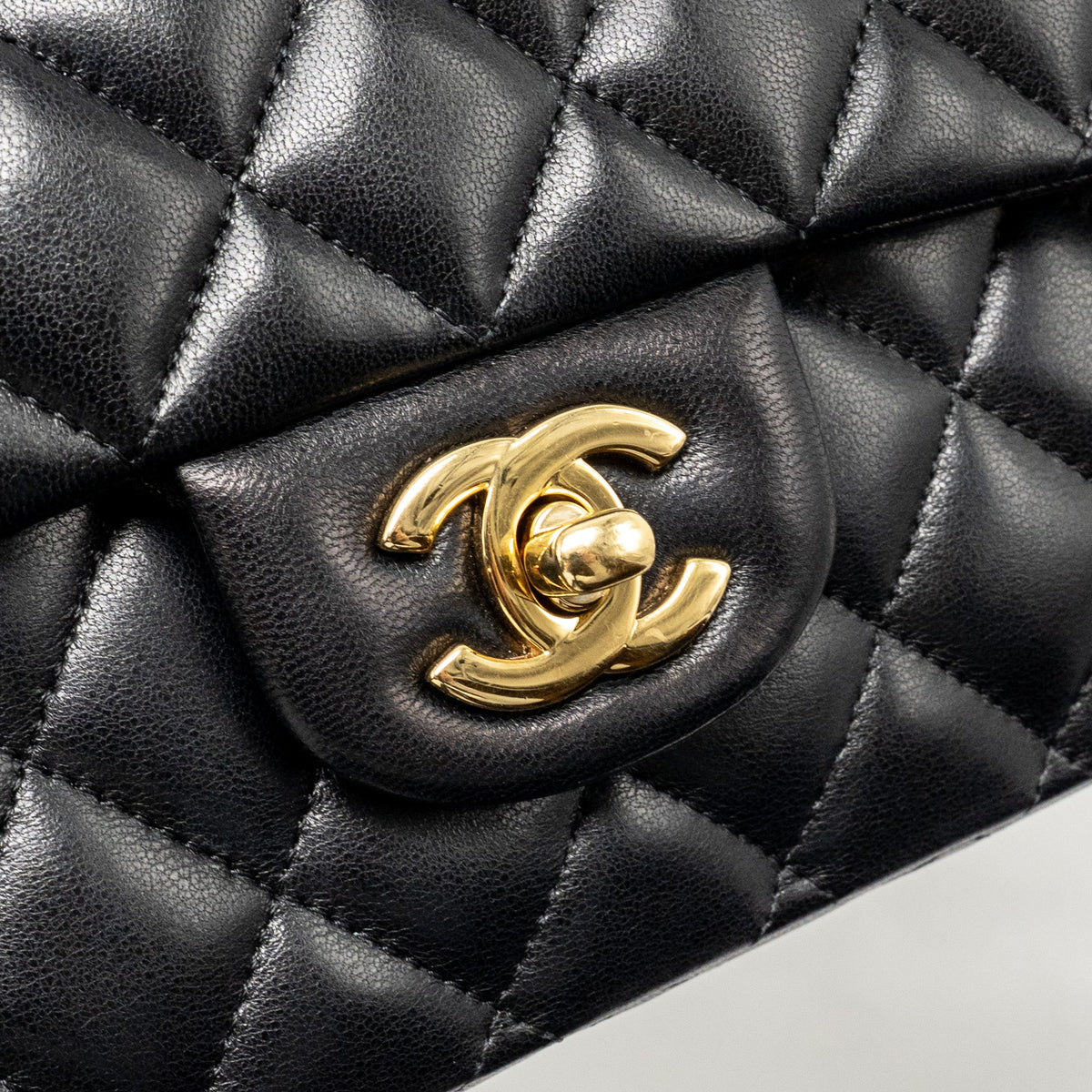 CHANEL MEDIUM CLASSIC DOUBLE FLAP BAG LAMBSKIN BLACK GHW