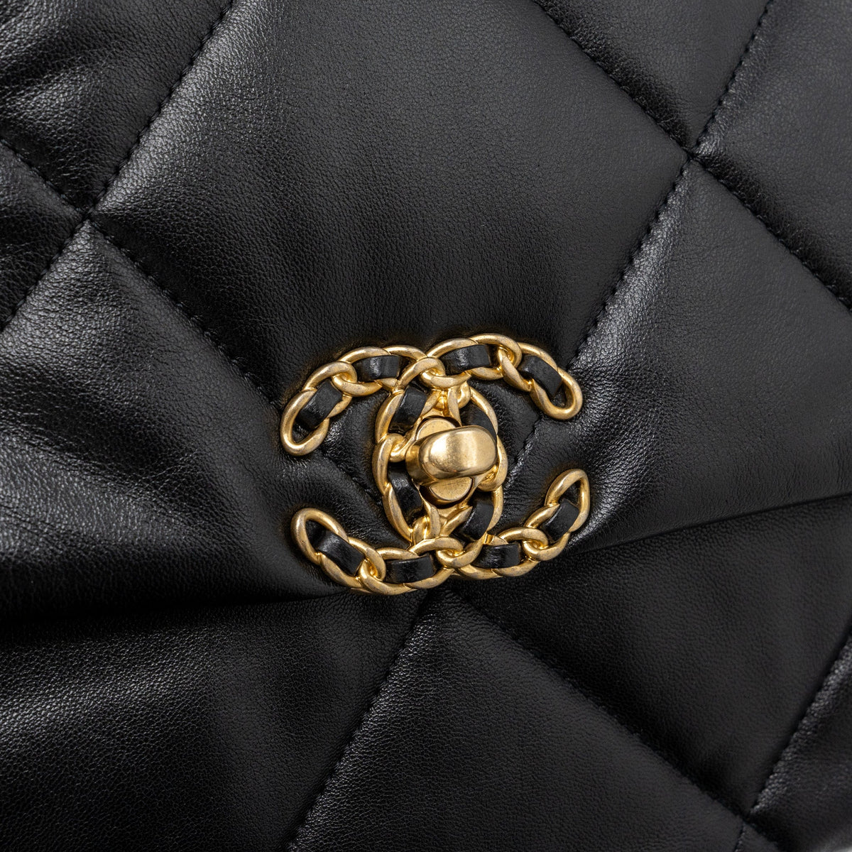 CHANEL MEDIUM 19 BAG LAMBSKIN BLACK MULTICOLOUR HARDWARE(MICROCHIP)