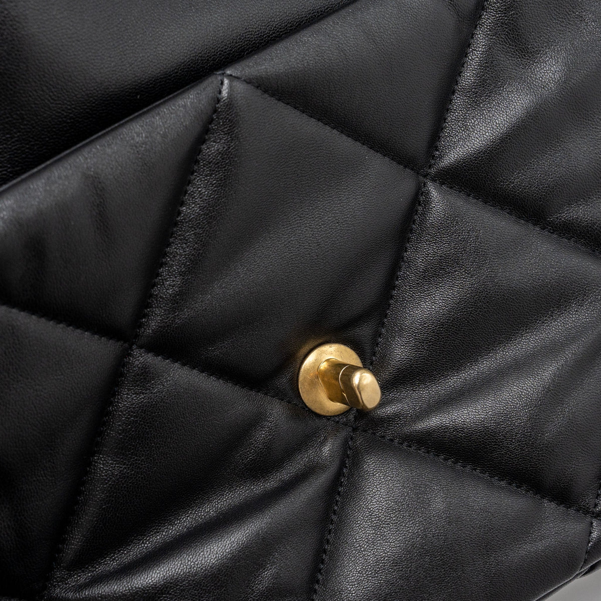 CHANEL MEDIUM 19 BAG LAMBSKIN BLACK MULTICOLOUR HARDWARE(MICROCHIP)