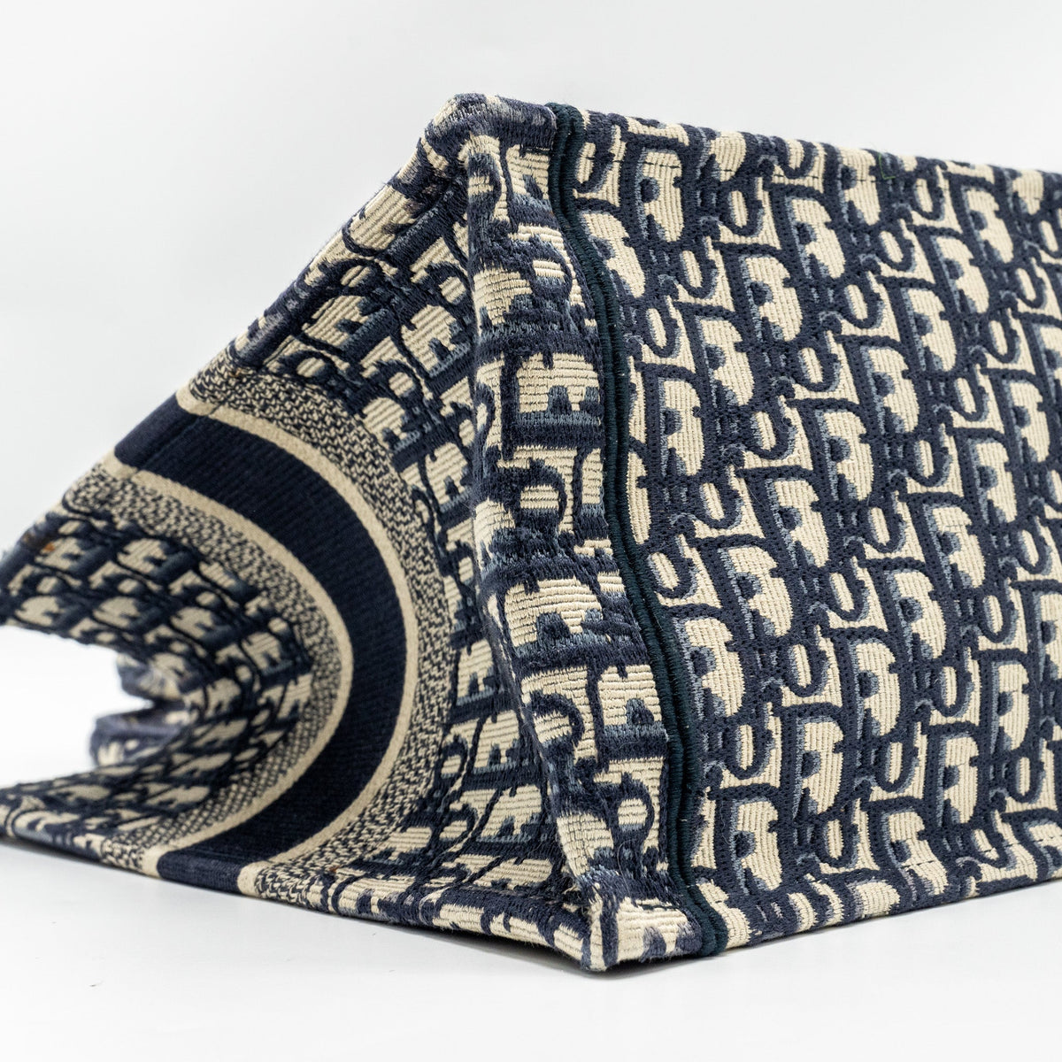DIOR MEDIUM BOOK TOTE DIOR OBLIQUE EMBROIDERY BLUE