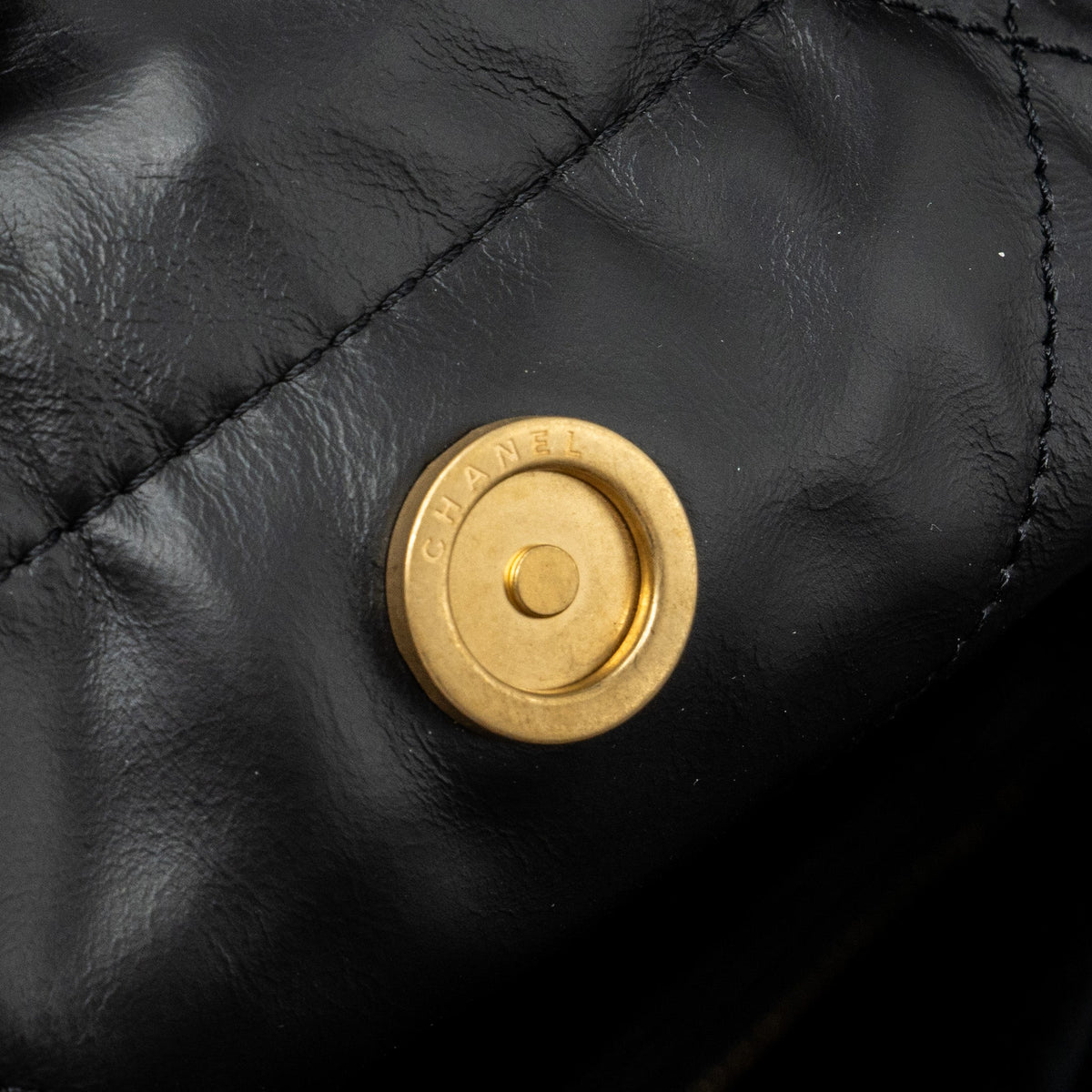CHANEL MEDIUM 22 BAG WHITE LETTER CALFSKIN BLACK GHW(MICROCHIP)