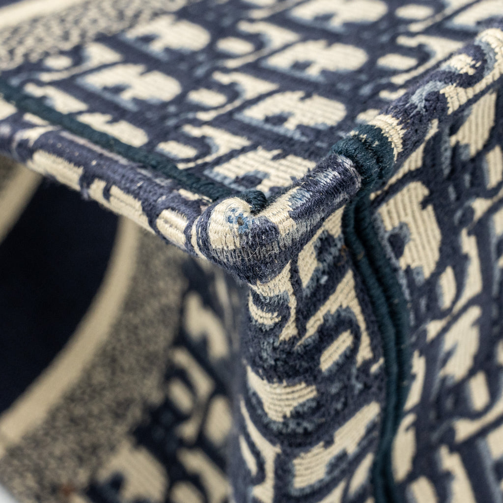 DIOR MEDIUM BOOK TOTE DIOR OBLIQUE EMBROIDERY BLUE